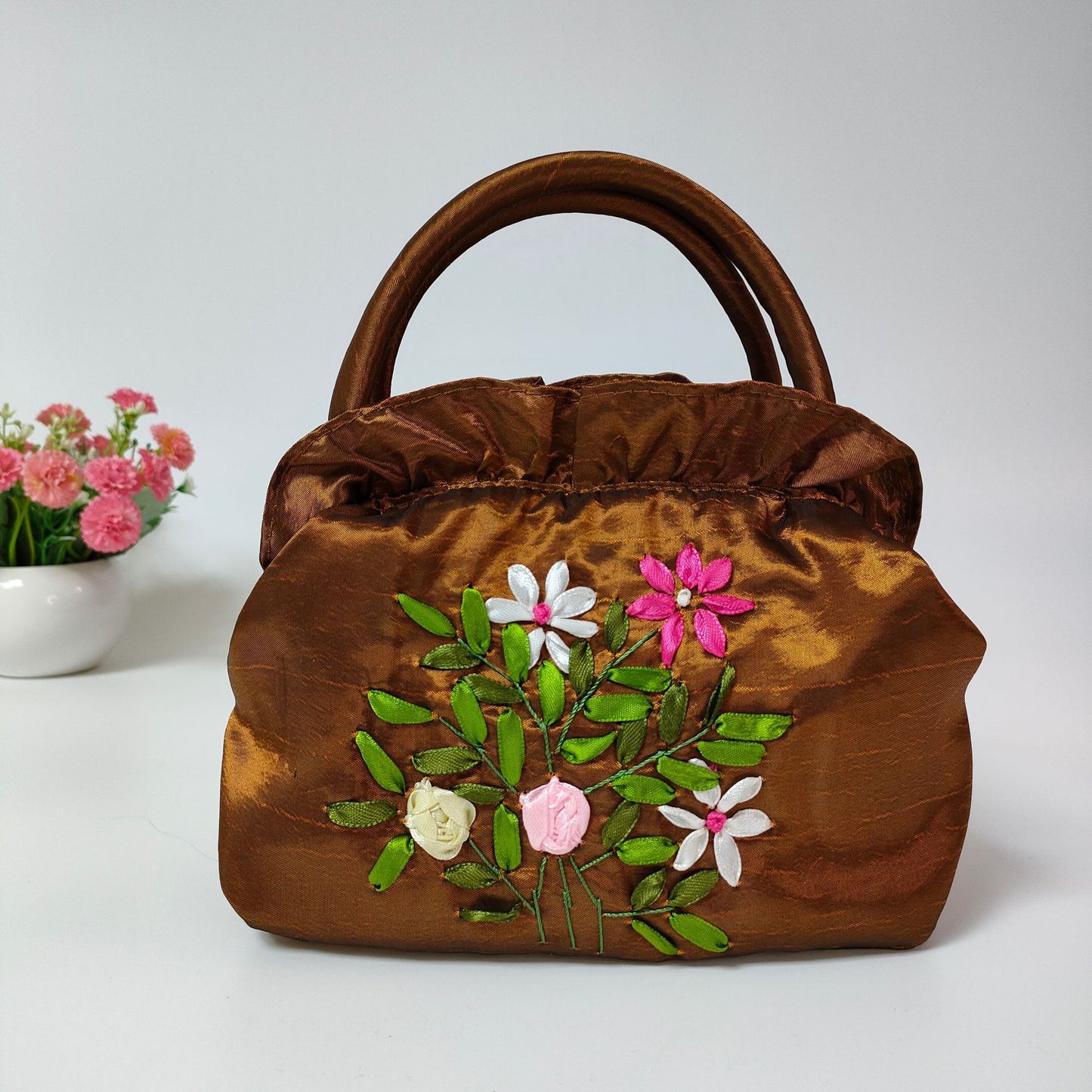 Vintage Embroider Handbag Satin Flower Masquerade Dolly Bag Party Phone Pouches